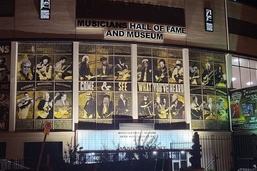 Nashville: Music City Nighttime Trolley Tour - Broadway after dark and the honky-tonk tradition