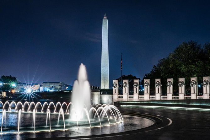 National Mall Monuments Night Tour with 10+ Stops, Entry Tickets - Lincoln Memorial: The Tour’s Big Photo Stop
