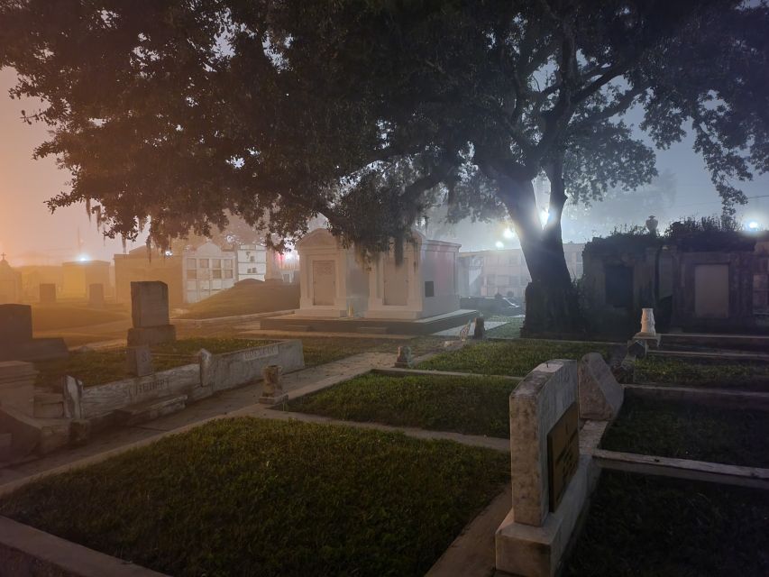 New Orleans: Cemetery Bus Tour At Dark with Exclusive Access - Starting in the French Quarter with time for a drink