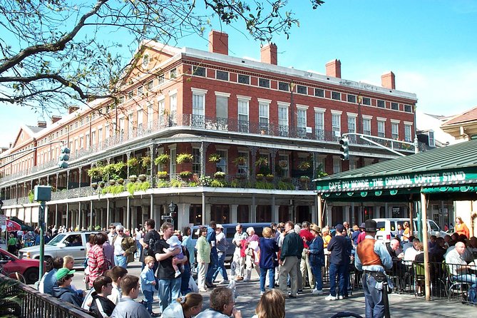 New Orleans City and Cemetery 2-Hour Bus Tour - The Garden District and its grand homes