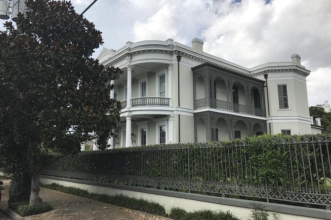 New Orleans City and Cemetery 2-Hour Bus Tour - Why the air-conditioned bus matters