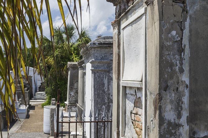 New Orleans City and Cemetery Sightseeing Tour - A quick city orientation by air-conditioned coach
