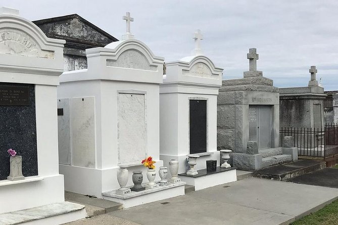 New Orleans City and Cemetery Sightseeing Tour - Voodoo stories without the cartoon version