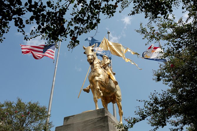 New Orleans City Sightseeing Hop-On Hop-Off Bus Tour - Why the live guide matters more than the bus itself