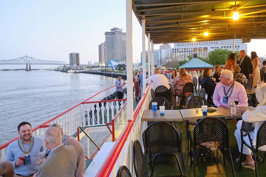 New Orleans: Evening Steamboat Jazz Cruise + Optional Dinner - What you see along the Mississippi