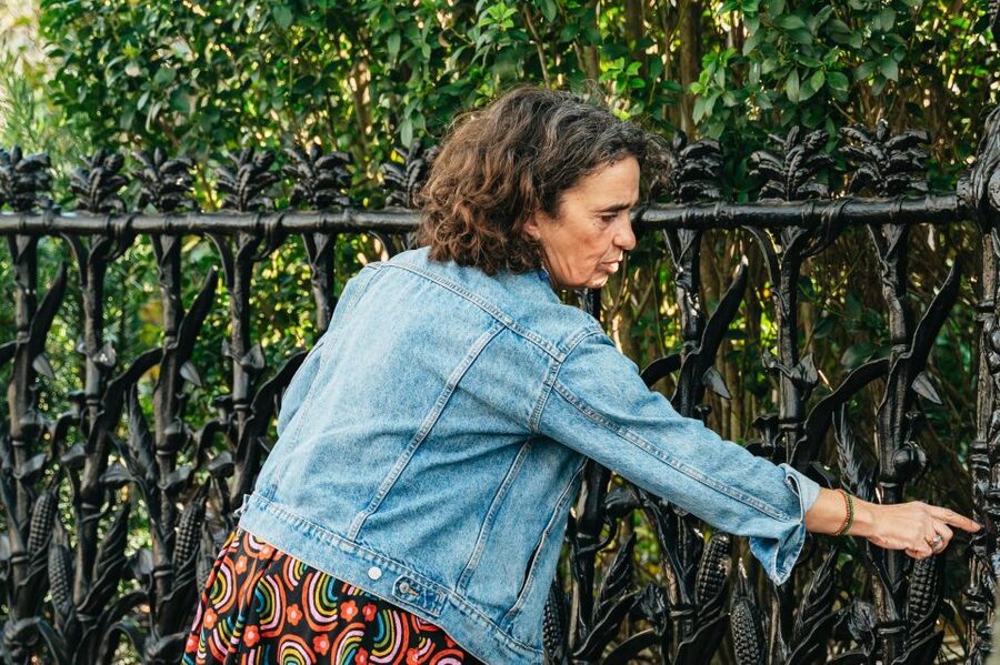 New Orleans: Garden District Guided Walking Tour - Lafayette Cemetery No. 1 and above-ground burial customs