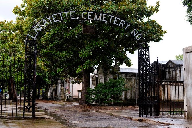 New Orleans: Garden District Tour - Famous residents, fictional characters, and movie houses