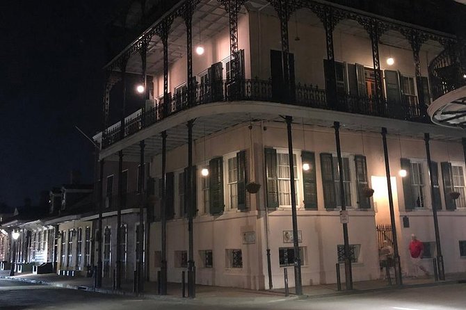 New Orleans Ghost, Vampire, Witch, Voodoo, and Mystery Tour - Bourbon Street between the stories