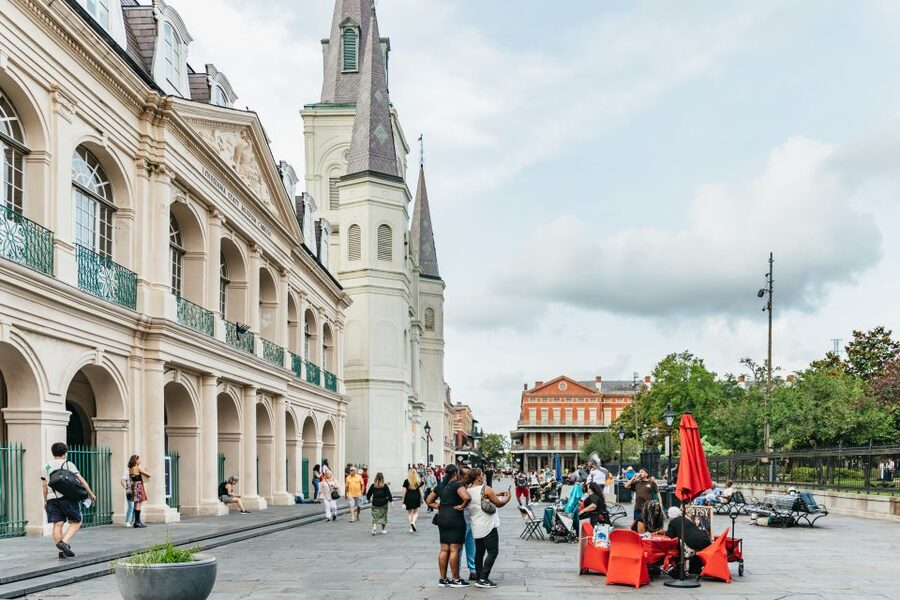 New Orleans Haunted Ghost, Voodoo & Vampire Walking Tour - The vampire house and New Orleans folklore