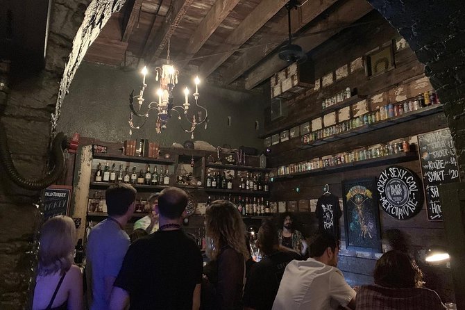 New Orleans Haunted History Ghost Tour - Why the French Quarter works so well after dark