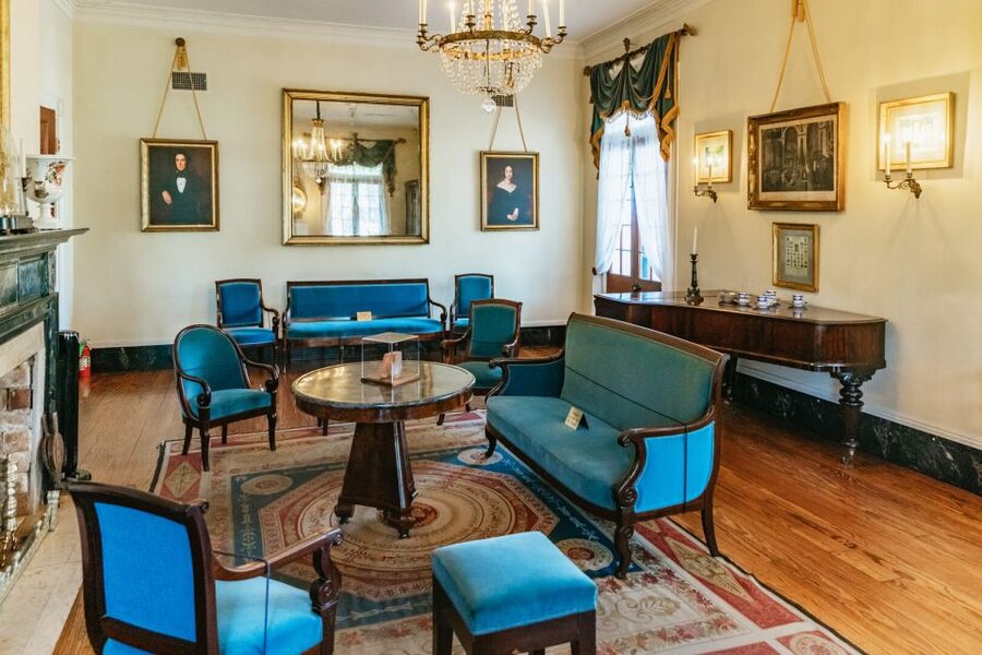 New Orleans: Oak Alley Plantation & Airboat Swamp Combo Tour - Oak Alley Plantation and the long oak approach