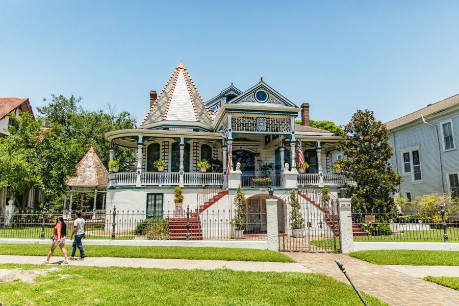 New Orleans: Sightseeing Bus Tour - Magazine Street and the Warehouse District
