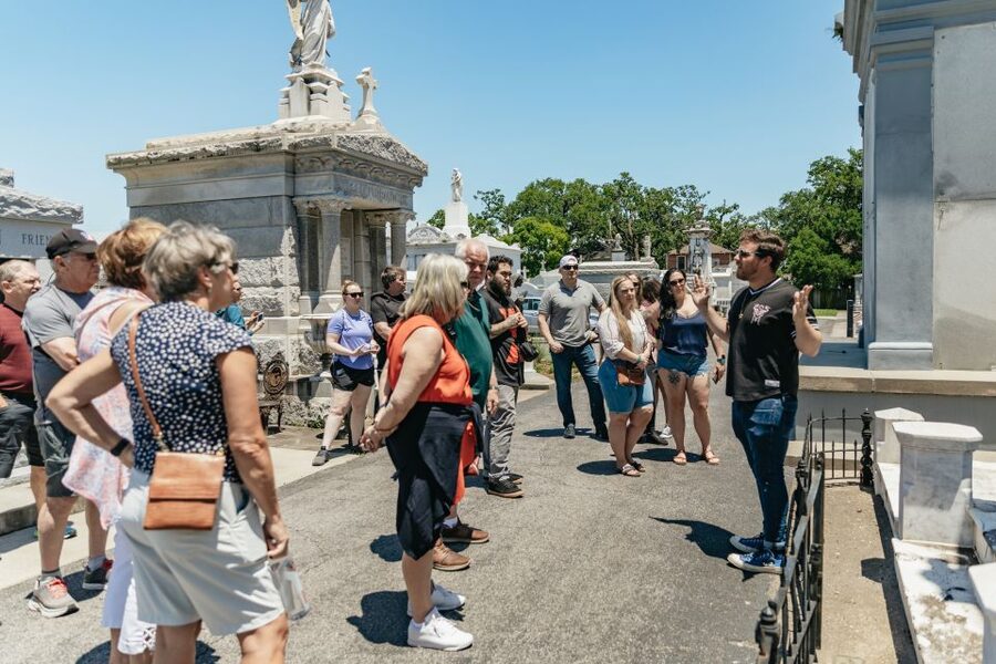 New Orleans: Sightseeing Bus Tour - Lake Pontchartrain and the Uptown connection