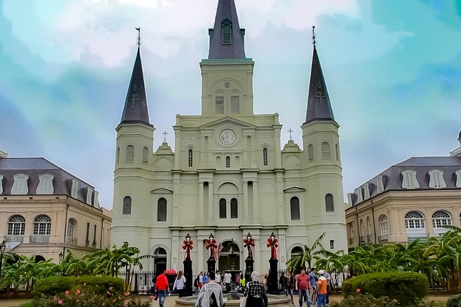 New Orleans Sightseeing City Tour - The Garden District, Lafayette Cemetery, and Magazine Street