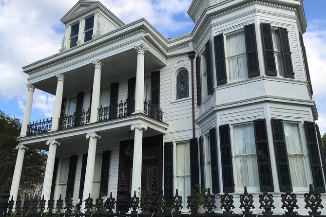 New Orleans Small-Group Garden District Walking Tour - The guides make the difference