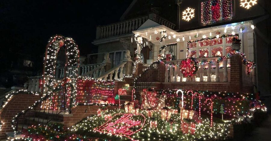 New York City: Dyker Heights Christmas Lights Tour - The coach keeps winter weather manageable