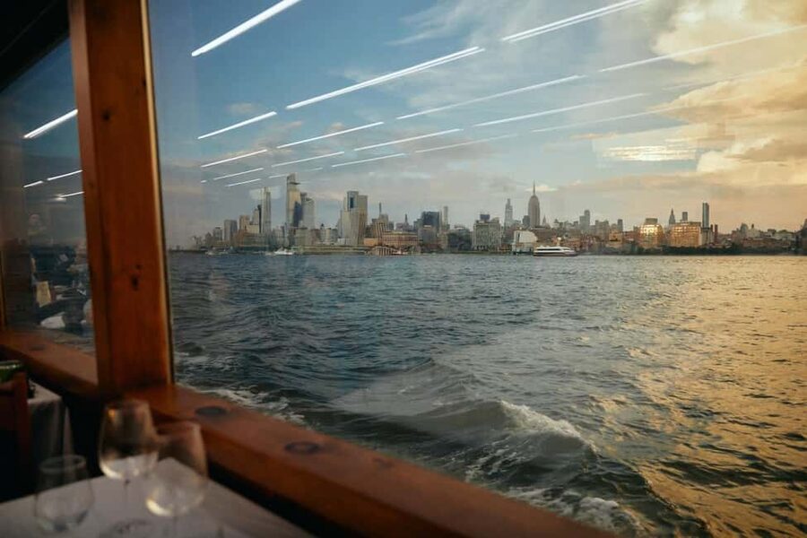 New York City: Gourmet Dinner Cruise with Live Music - Live music, dancing, and the atmosphere onboard