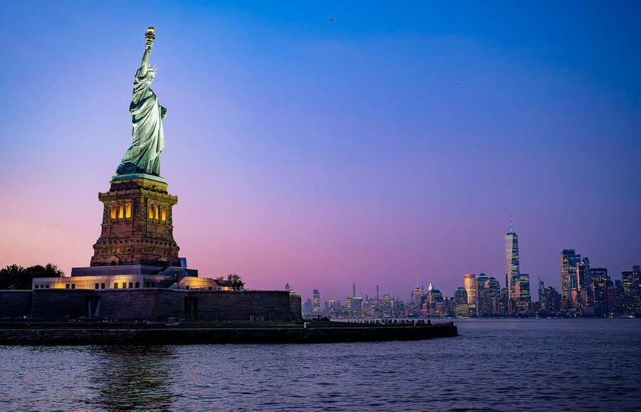 New York City: Gourmet Dinner Cruise with Live Music - Dinner at a private table