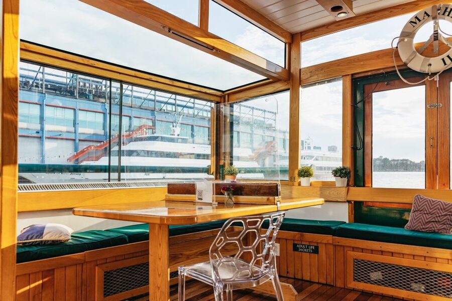 New York City: Sunset Yacht Cruise - Boarding a Yacht With 1920s Character