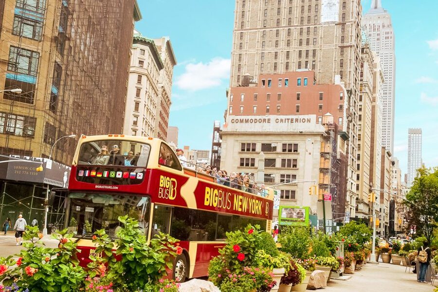 New York: Hop-on Hop-off Sightseeing Tour by Open-top Bus - Digital commentary and the Big Bus app