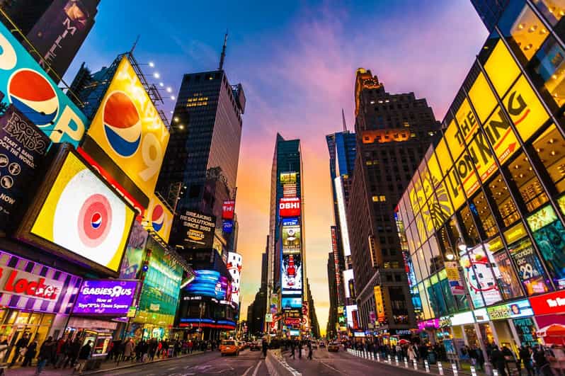 New York Manhattan:JFK EWR LGA Private Hotel Transfer - A private ride instead of a complicated first hour