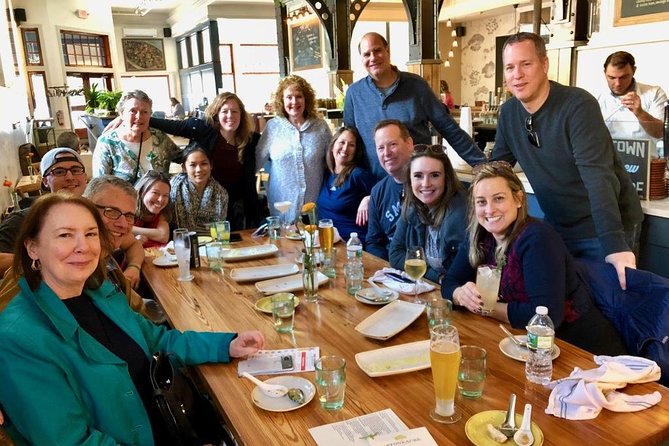 Newport Neighborhood Food Tour - Three historic landmarks between meals