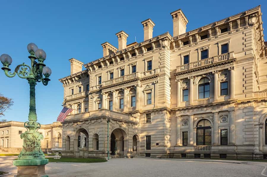 Newport: Newport Mansions Ticket - 1 or 2 Mansions - Starting at The Breakers Welcome Center