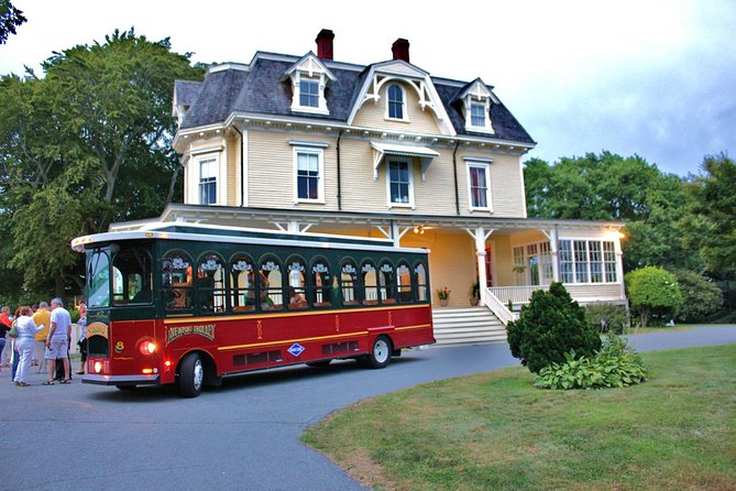 Newport Trolley Tour with Breakers Mansion - Viking Tours - Ocean Drive and Bellevue Avenue: Newport’s strongest outdoor views