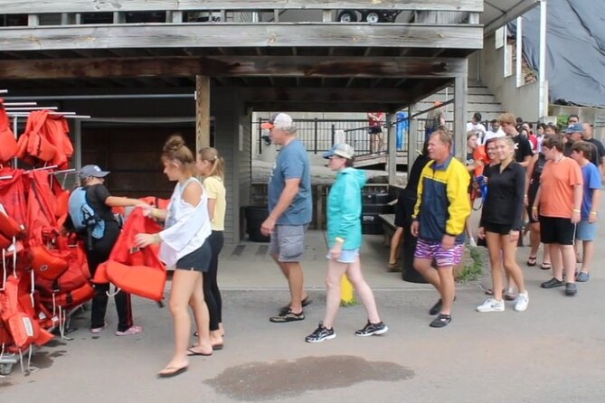 Niagara Falls USA, Open-Top (Wet) Jet Boat Tour - Guides who keep the boat lively