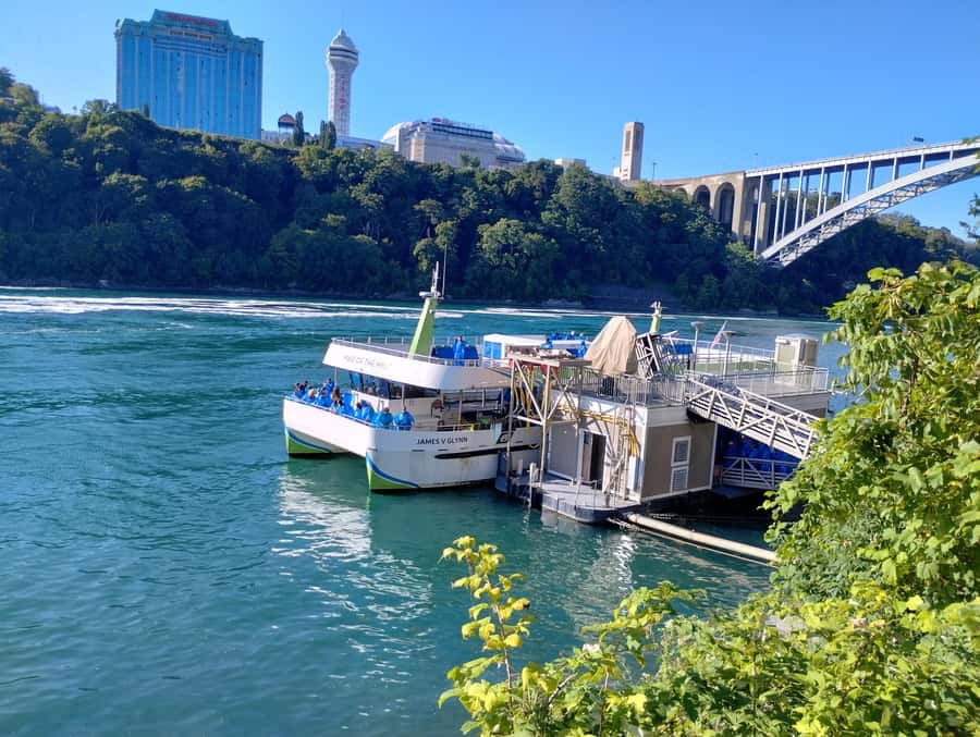 Niagra Falls, USA Side: Boat, Cave and Shuttle pass Tour - Key points at a glance