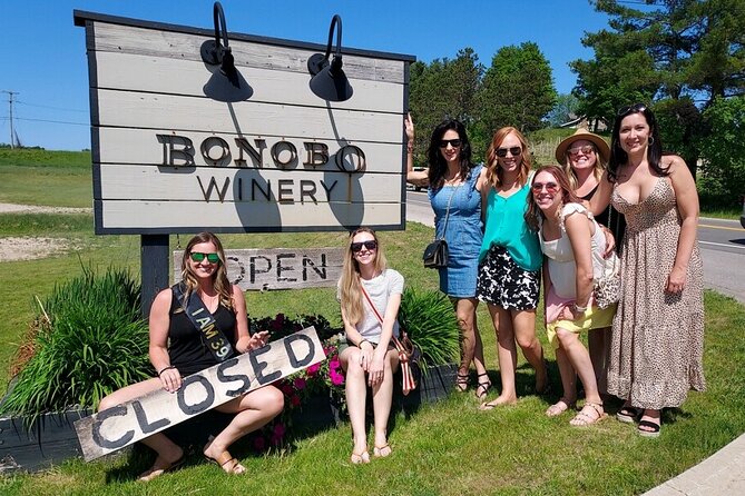 NON BUS 4 Winery Traverse City Wine Tour on Old Mission Peninsula - The Drive Along Grand Traverse Bay