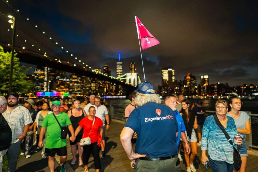NYC at Night: 3-Hour Luxury Bus Tour of Top Highlights - Why New York looks better after dark