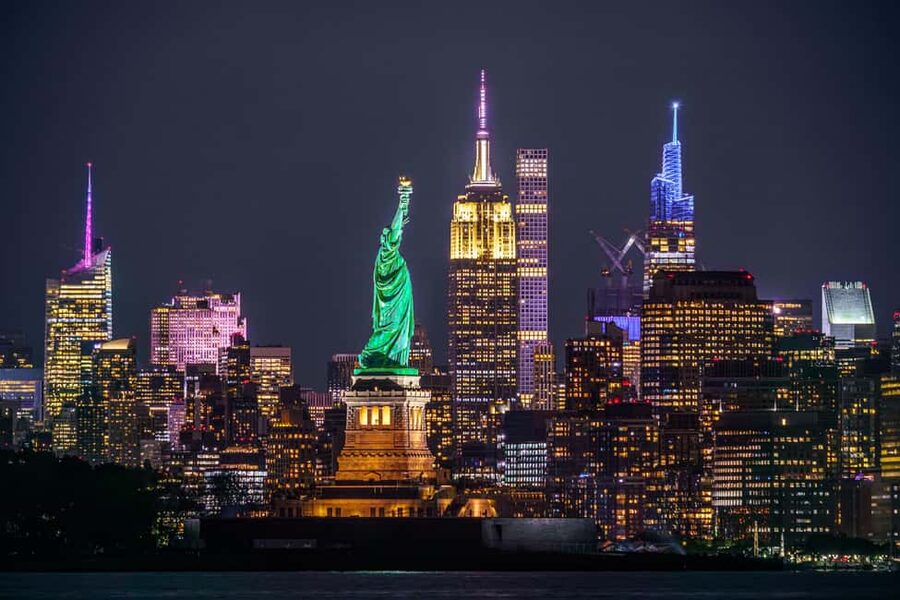 NYC at Night: 3-Hour Luxury Bus Tour of Top Highlights - Rockefeller Center and St. Patrick’s Cathedral