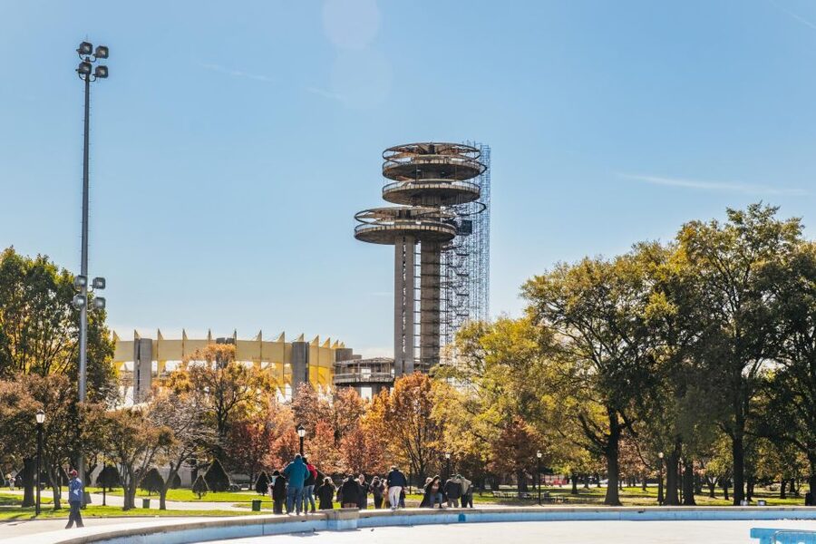NYC: Brooklyn, Bronx, Queens Sightseeing Bus Tour - Williamsburg and the Hasidic Jewish community