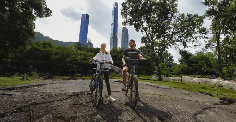 NYC: Central Park Bike Rental - Entering Central Park by bike