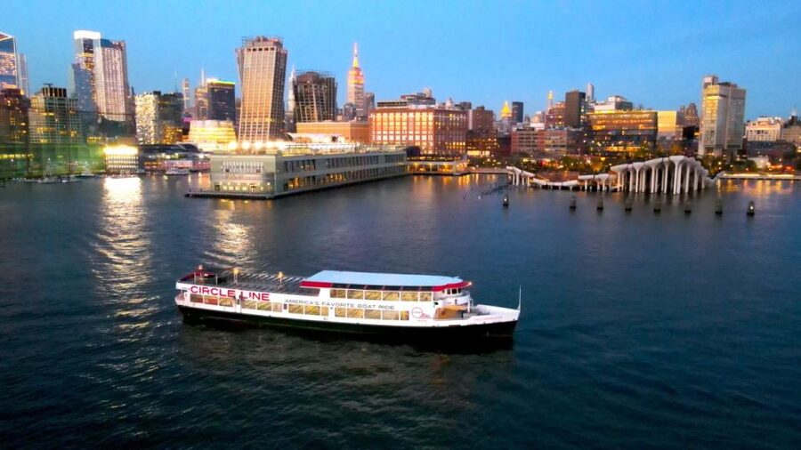 NYC: Circle Line 2h Harbor Lights Cruise Skip-The-Box-Office - Choosing seats for photos and comfort
