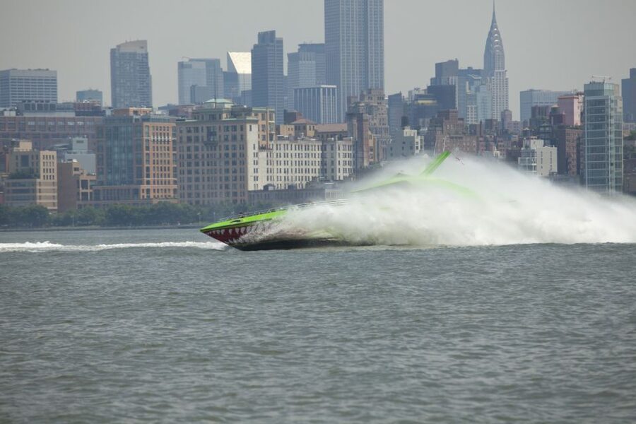 NYC: Circle Line "The Beast" Midtown/Downtown Speedboat Ride - Music, narration, and the crew’s role