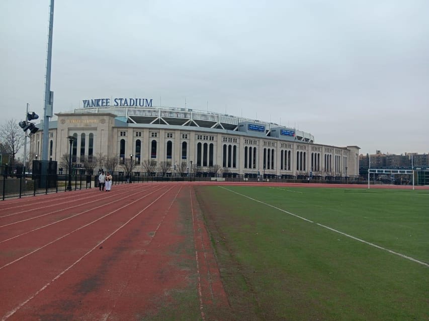 NYC: Contrasts of Bronx, Queens, Brooklyn, & Manhattan Tour - Harlem begins with civil rights and old music halls