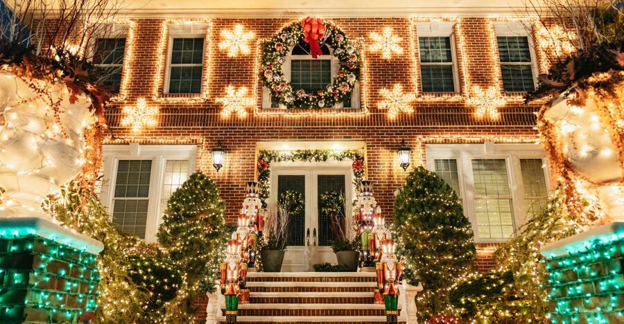 NYC: Dyker Heights Christmas Lights & Skyline View Bus Tour - Key points to know