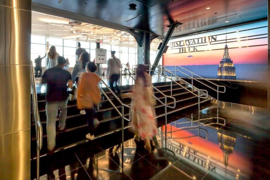 NYC: Empire State Building Express Tickets – Skip the Line - Staff, signs, and the practical flow