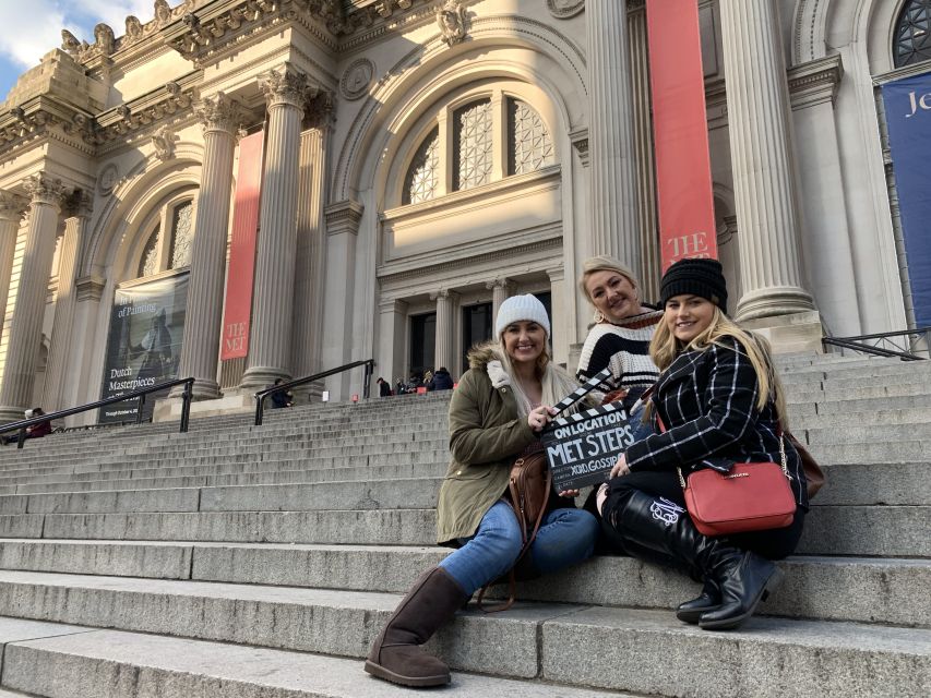NYC: Gossip Girl Sites Bus Tour - Holding court at the Met Steps