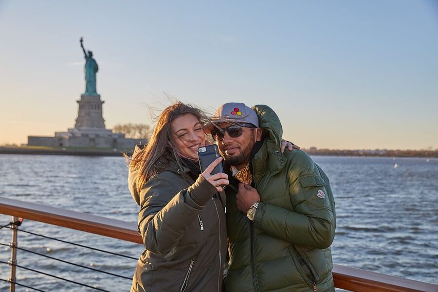 NYC: Holiday Yacht Cruise with Jazz, Cocoa & Carols - Sailing past Lower Manhattan and the Financial District