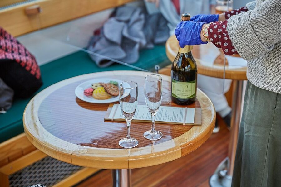 NYC: Holiday Yacht Cruise with Jazz, Cocoa & Carols - The Statue of Liberty pause