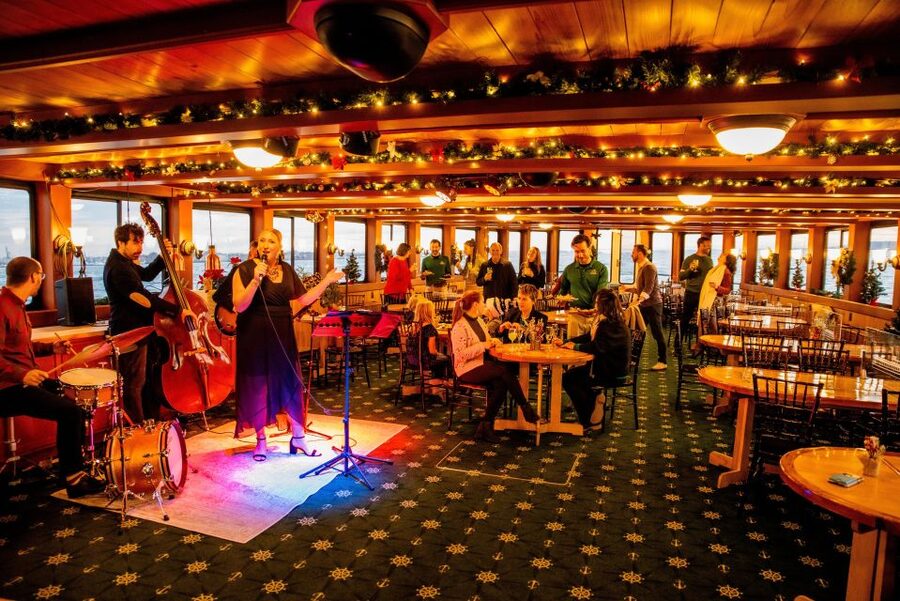 NYC: Holiday Yacht Cruise with Jazz, Cocoa & Carols - Seating, boat size, and comfort