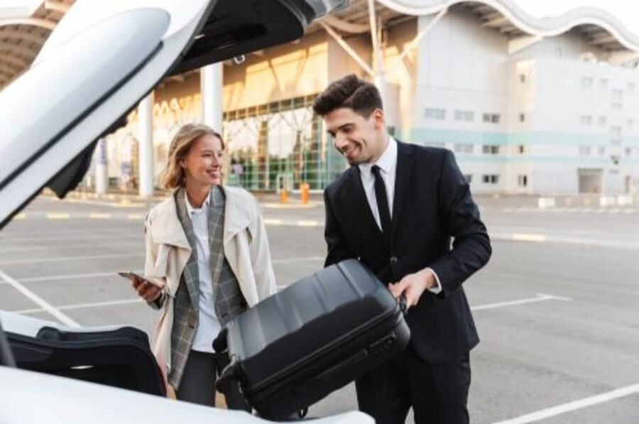 NYC: JFK Airport to Manhattan or Brooklyn Private Transfer - On the road with an English or Chinese-speaking driver