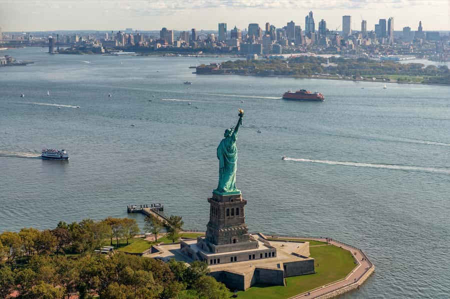 NYC: Manhattan Sightseeing Helicopter Tour - Seating, comfort, and what the small group means