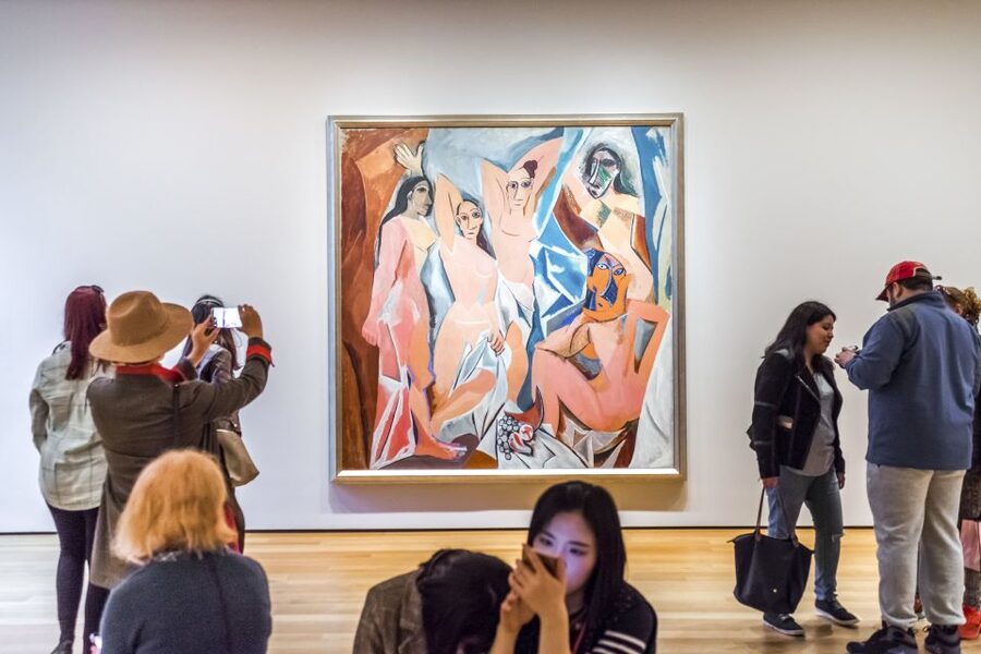 NYC: Museum of Modern Art (MoMA) Entry Ticket - Using the audio guide on your phone