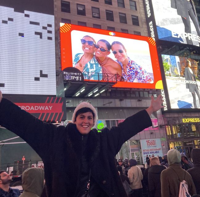 NYC: See Yourself on a Times Square Billboard for 24 Hours - How the hourly display works