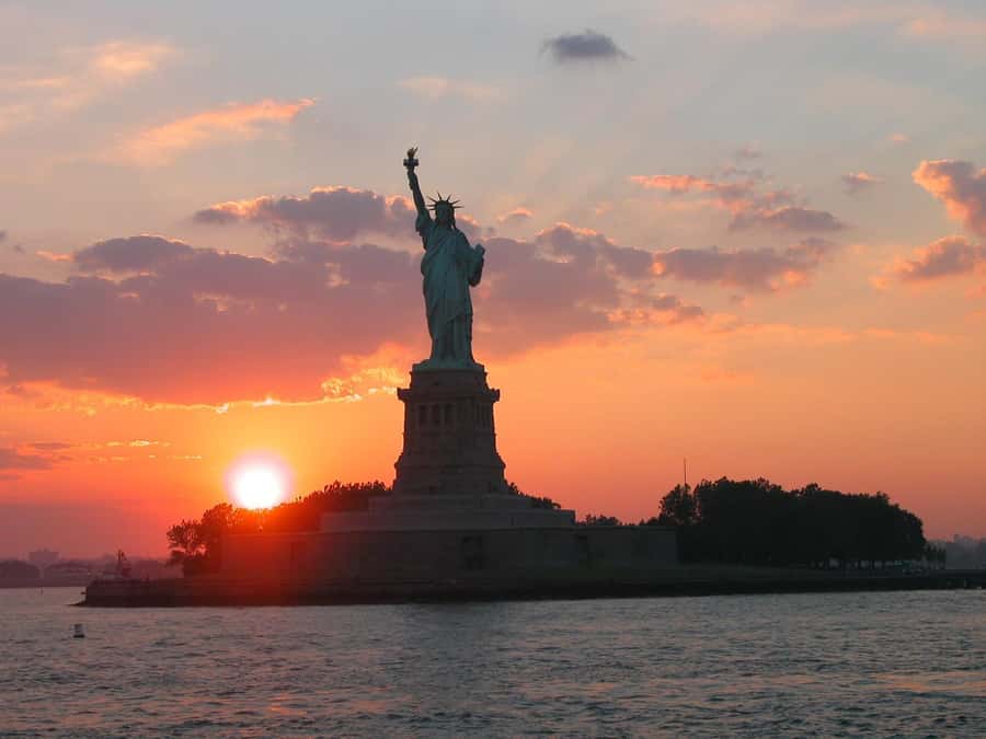 NYC: Statue of Liberty Sunset Cruise Skip-the-Line Ticket - Brooklyn Bridge and the return route