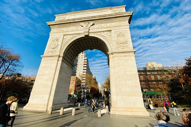 NYC TV & Movie Locations Bus Tour – Friends, Seinfeld & More - A movie tour that covers Manhattan by coach